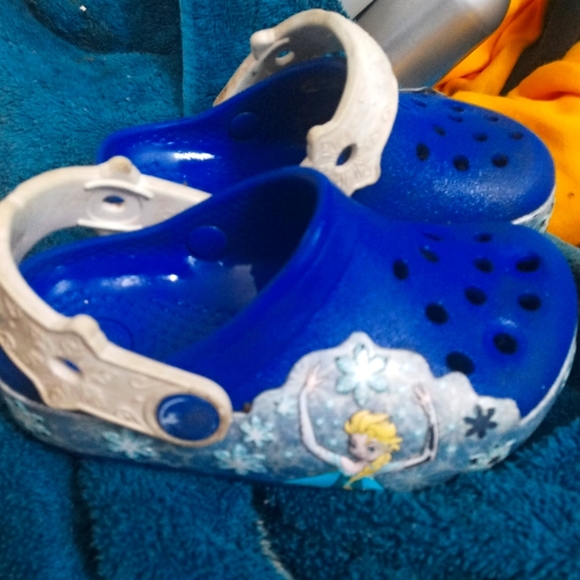 Frozen Elsa Crocs for toddlers - Picture 1 of 2